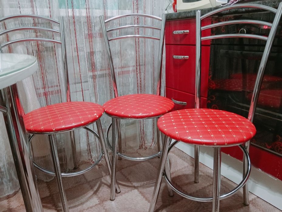 Продам 4 стула на кухню