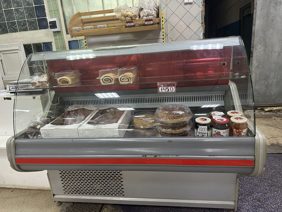 Продам холодильную витрину