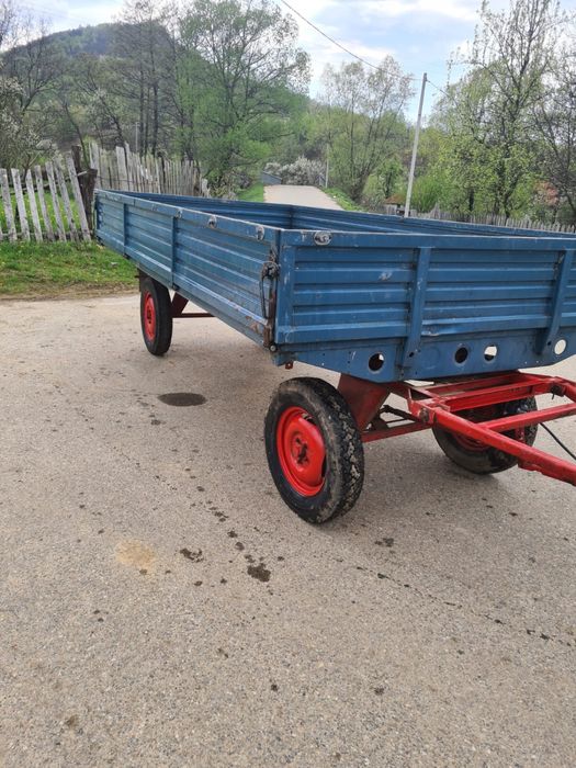 Vand doua remorci agricole