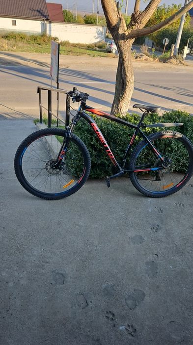 Bicicleta busetto,cadru aluminiu,schimbatoare shimano,franele sunt pe