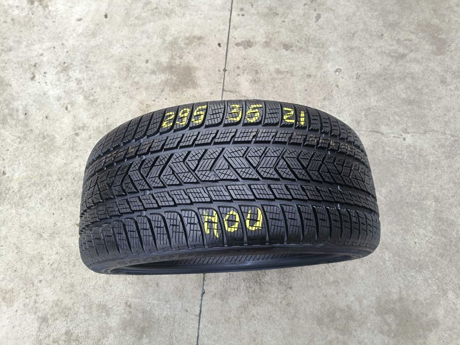 O anvelopa noua de iarna 295 35 21 pirelli scorpion winter N0