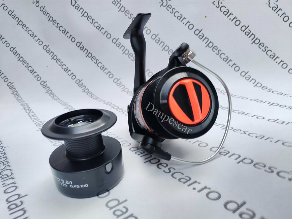 SET 4 Mulinete FL QFB6000 6 rulmenti pentru crap si DIVERSE CULORI