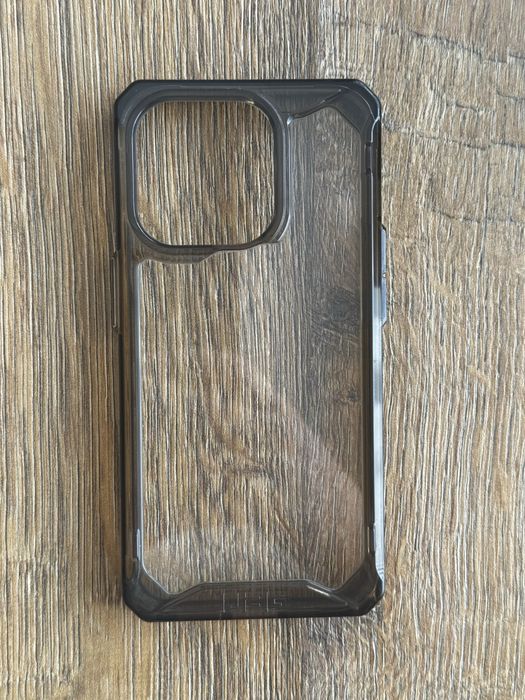 Vand doua huse UAG pentru Iphone 15 pro
