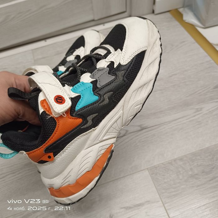 Срочно продам детскую обувь адрес Чингиз Айтматова77