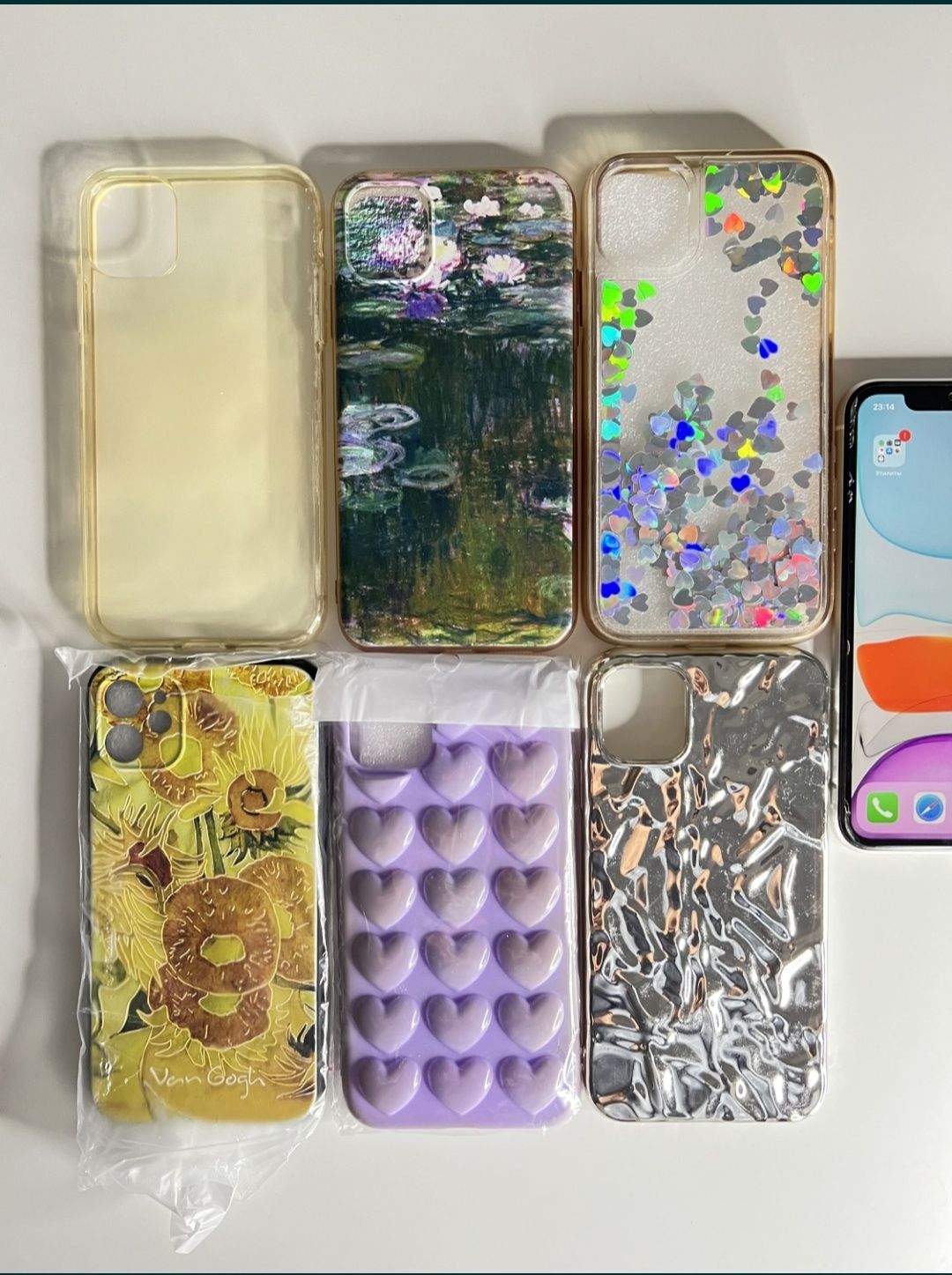 Чехлы на iPhone 11