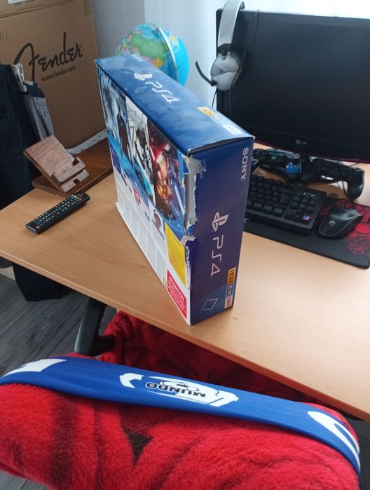 PS4 Slim 500GB cu 2 controllere si 8 jocuri, cu cutie originala