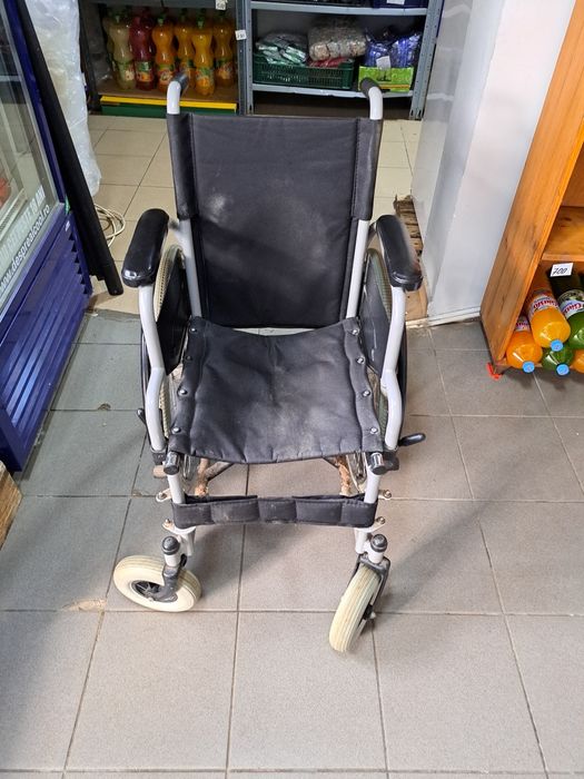 Vand Scaun cu Rotile