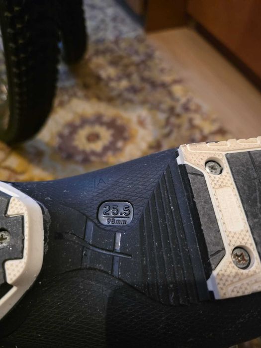 OCAZIE!CLĂPARI FEMEI -mărimea 40-41 ,folosiți o singură dată-450 ron