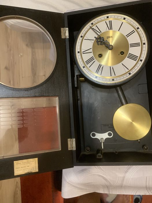 Стенен часовник “Predom Metron”