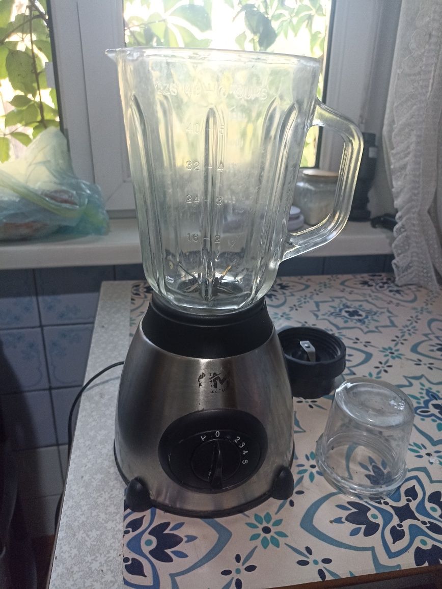 Продам Блендер в хорошем состоянии