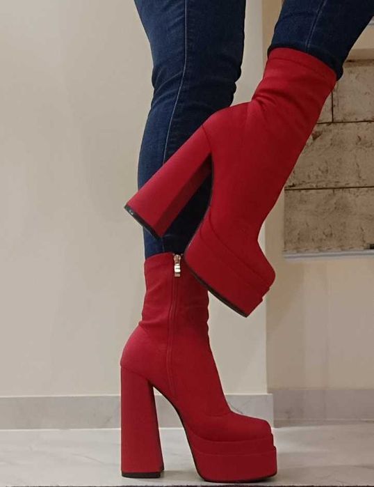 Дамски боти с дебел ток