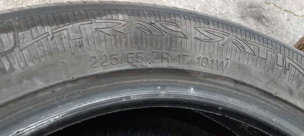 Гуми 225 55 17 Вредещайн Vredestein 3 броя. Нов внос. Не са нови!