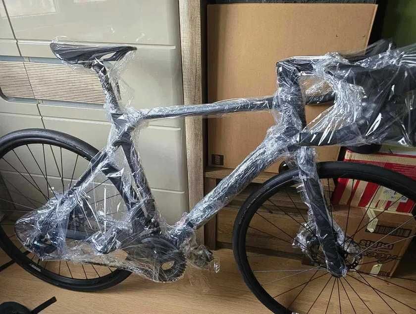 Bicicleta de sosea CANYON Endurace CF 6 + cadou