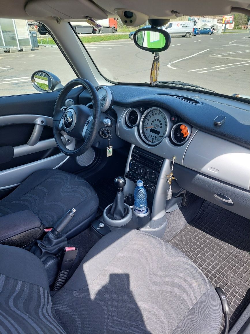 Vând Mini Cooper