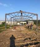 Vand hala pe structura metalica