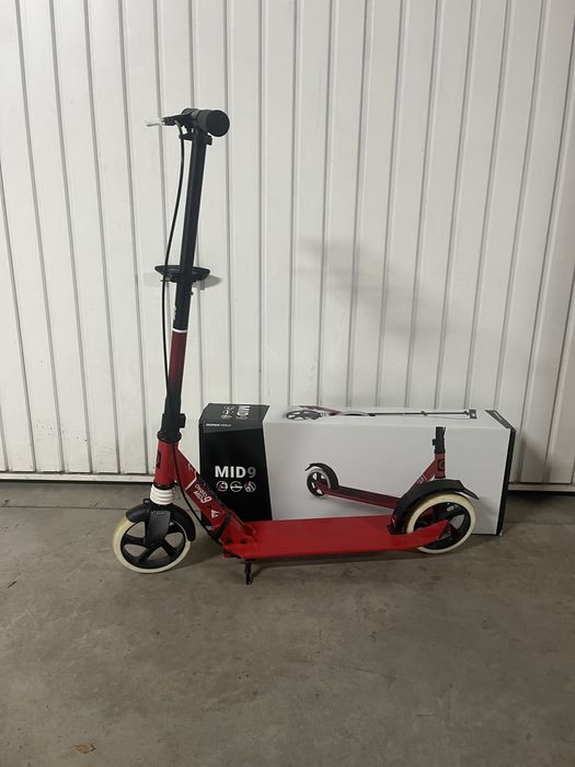 Тротинетката oxelo MID 9