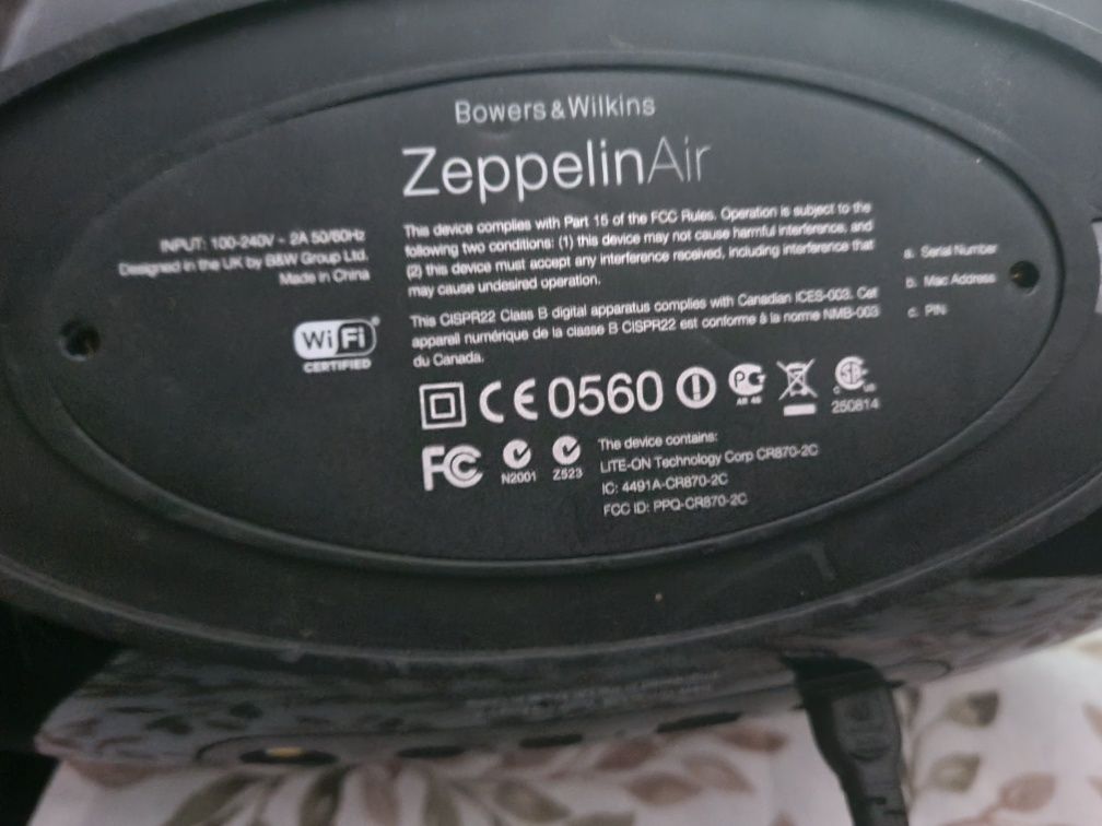 Vând Bowers & Wilkins Zeppelin, model cu dock de 30 pini
