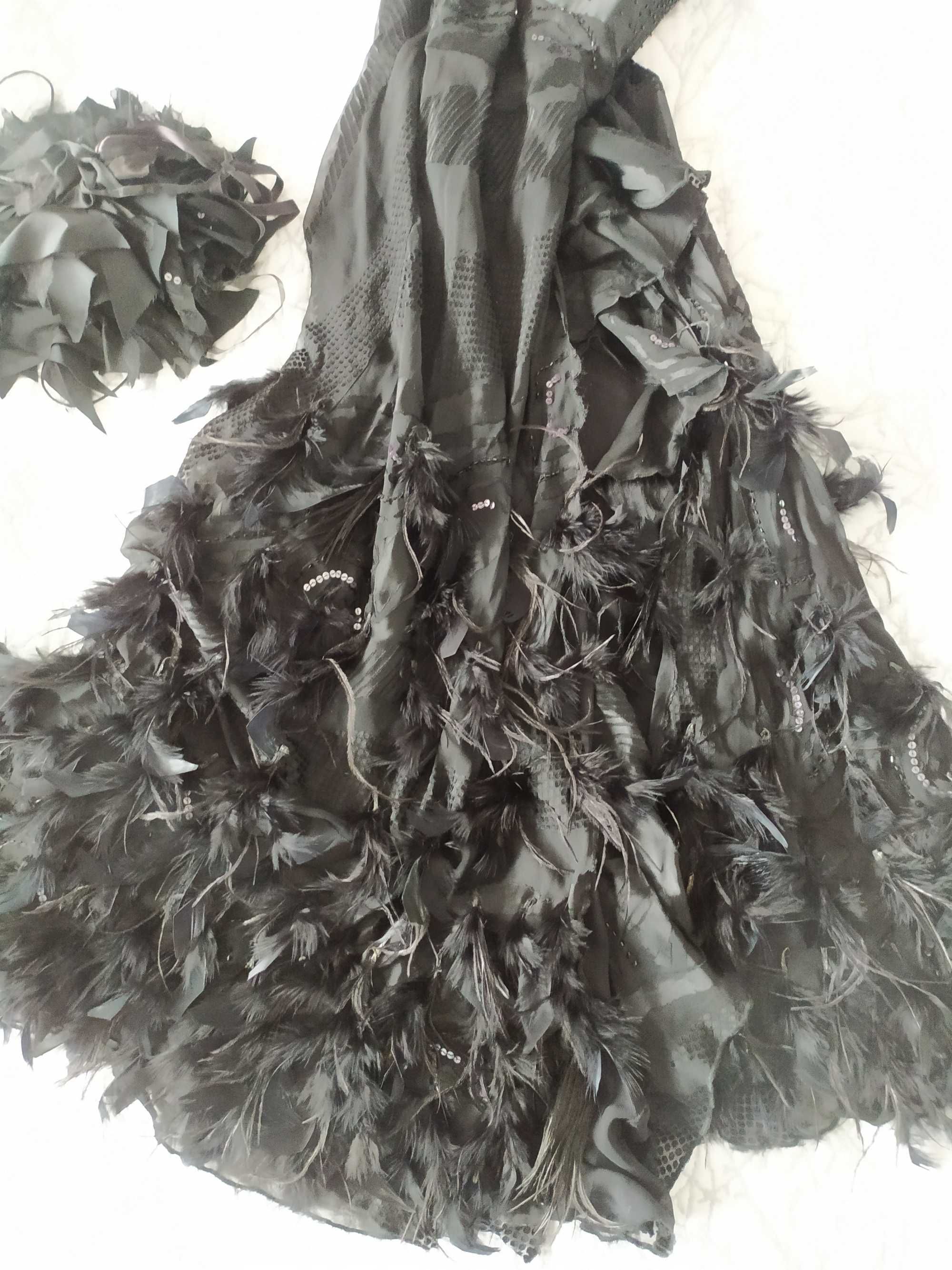 Абитуриентска официална бална дълга черна рокля със Сваровски и пера