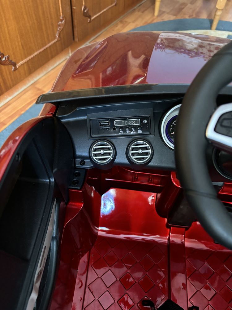 Mercedes amg cu telecomanda cu motoras pe fiecare roata