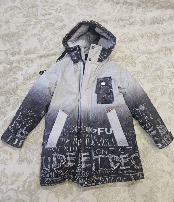 Демисезонная куртка 140 см на 10-11 лет