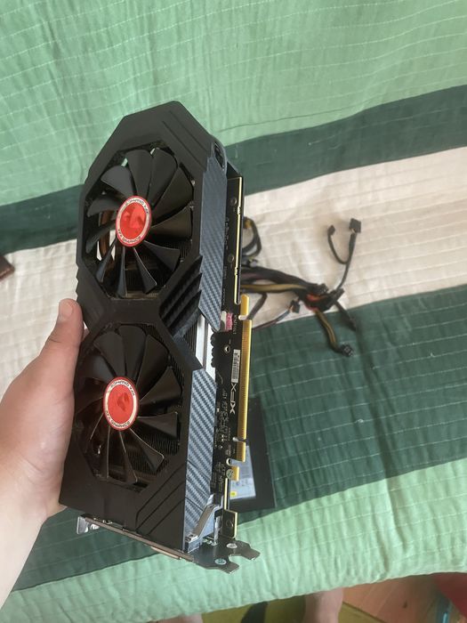 Vand Sursa vs450 si placa video xfx amd sapfire