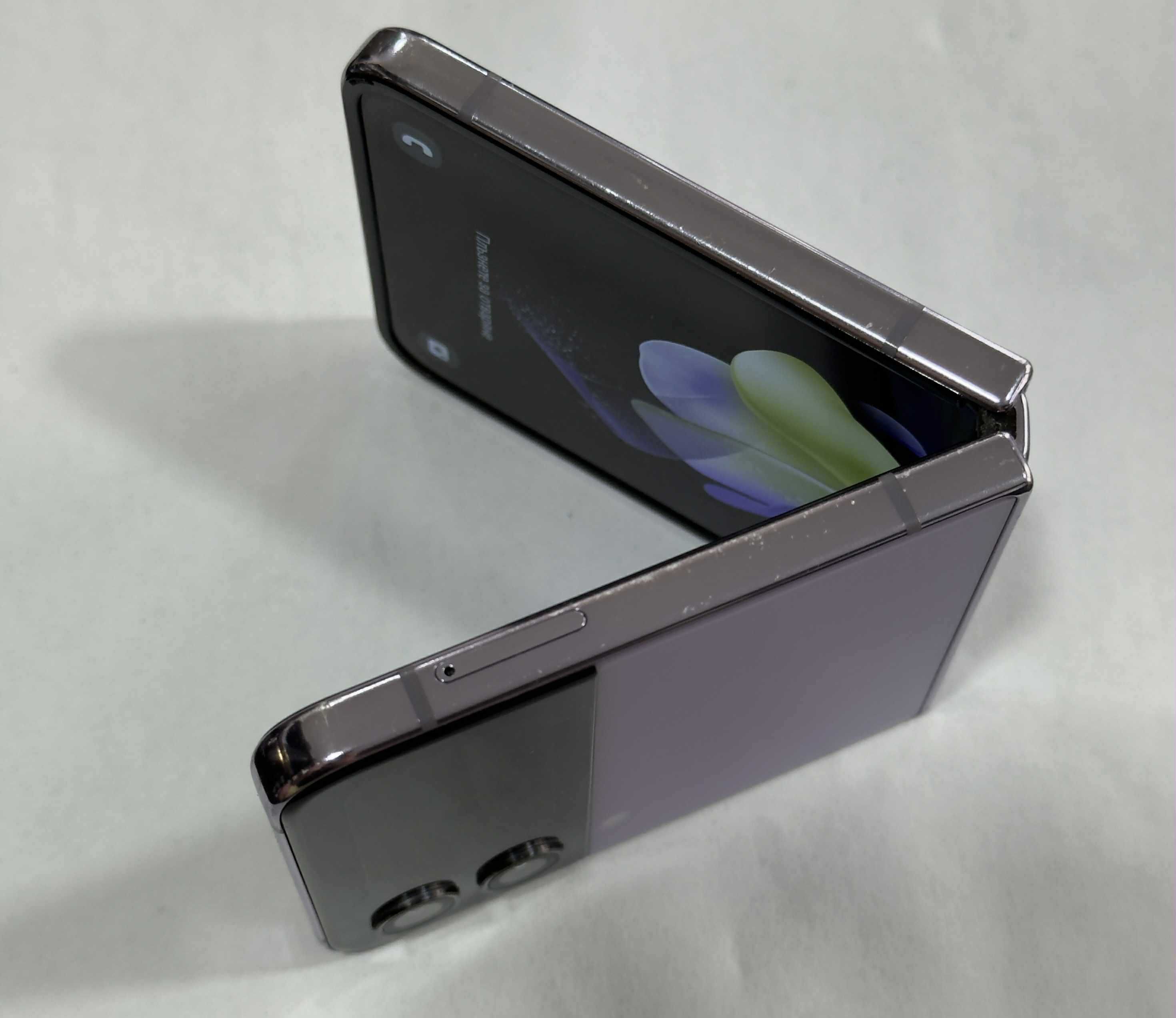 Телефон Samsung Flip 4 128/8gb