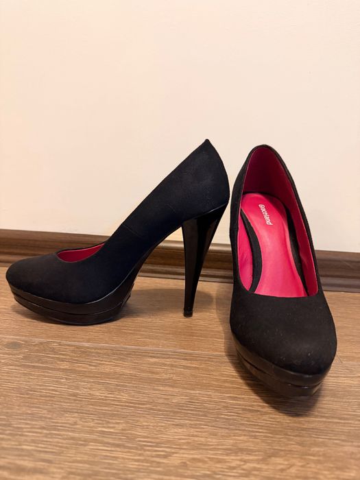 Обувки с висок ток