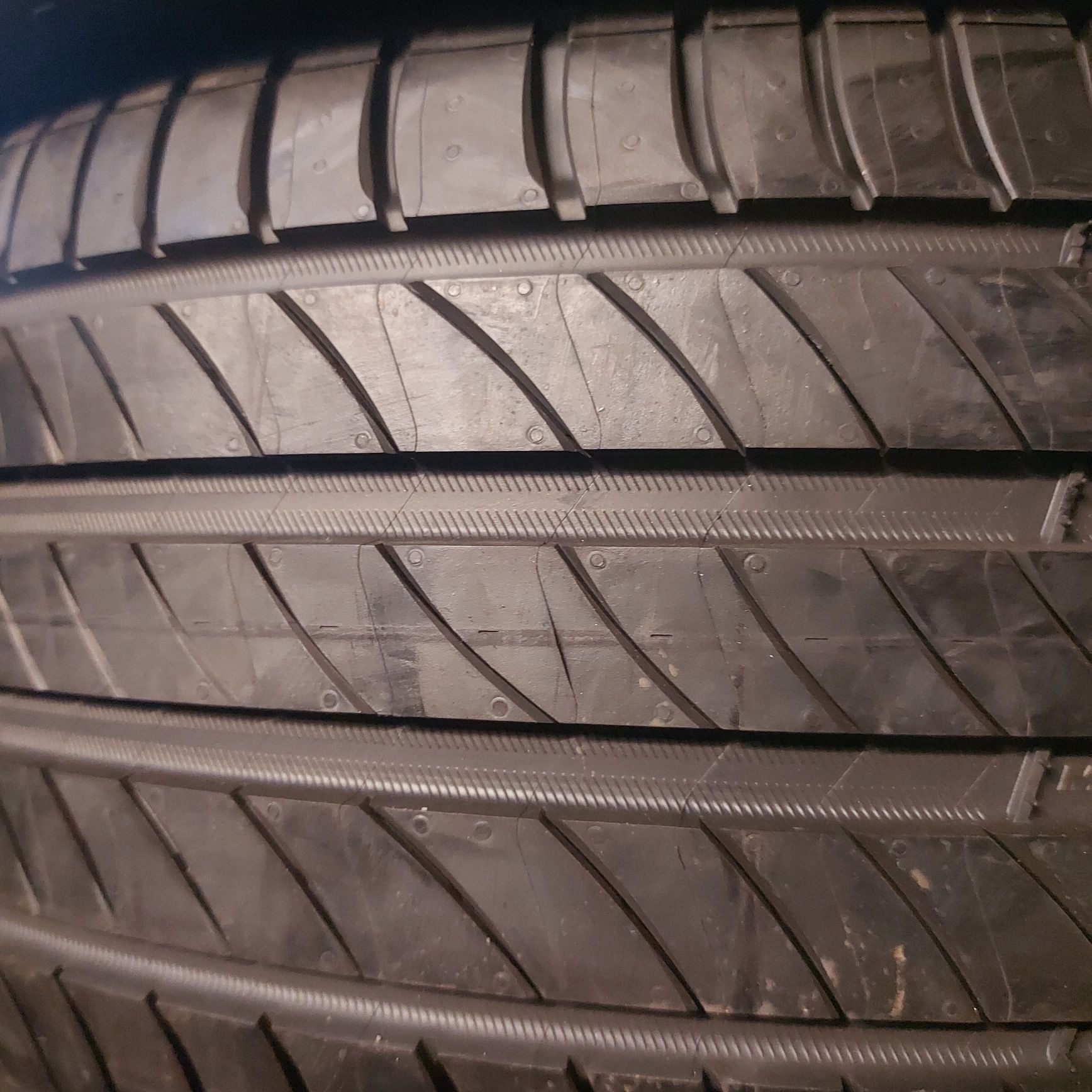 215/55/17"Michelin 4бр.гуми. Нови