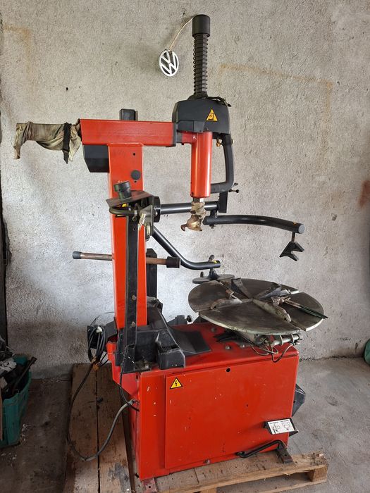 Автоматична Машина за монтаж и демонтаж на автомобилни гуми