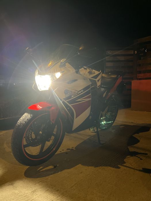 Honda cbr 125R 2016