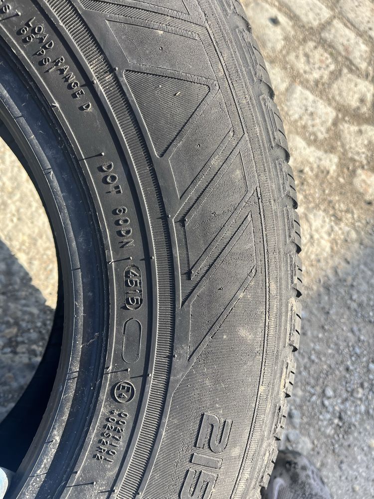 2 бр. летни гуми 215/70/15C Nokian 8 mm DOT 4515