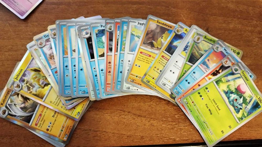 Colectie carti Pokemon -Expansiune 151 + Bulk Mixt diferite expansiuni