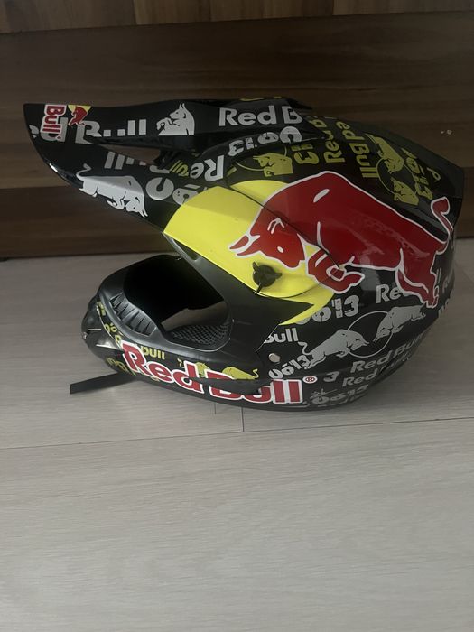 Casca de protectie redbull