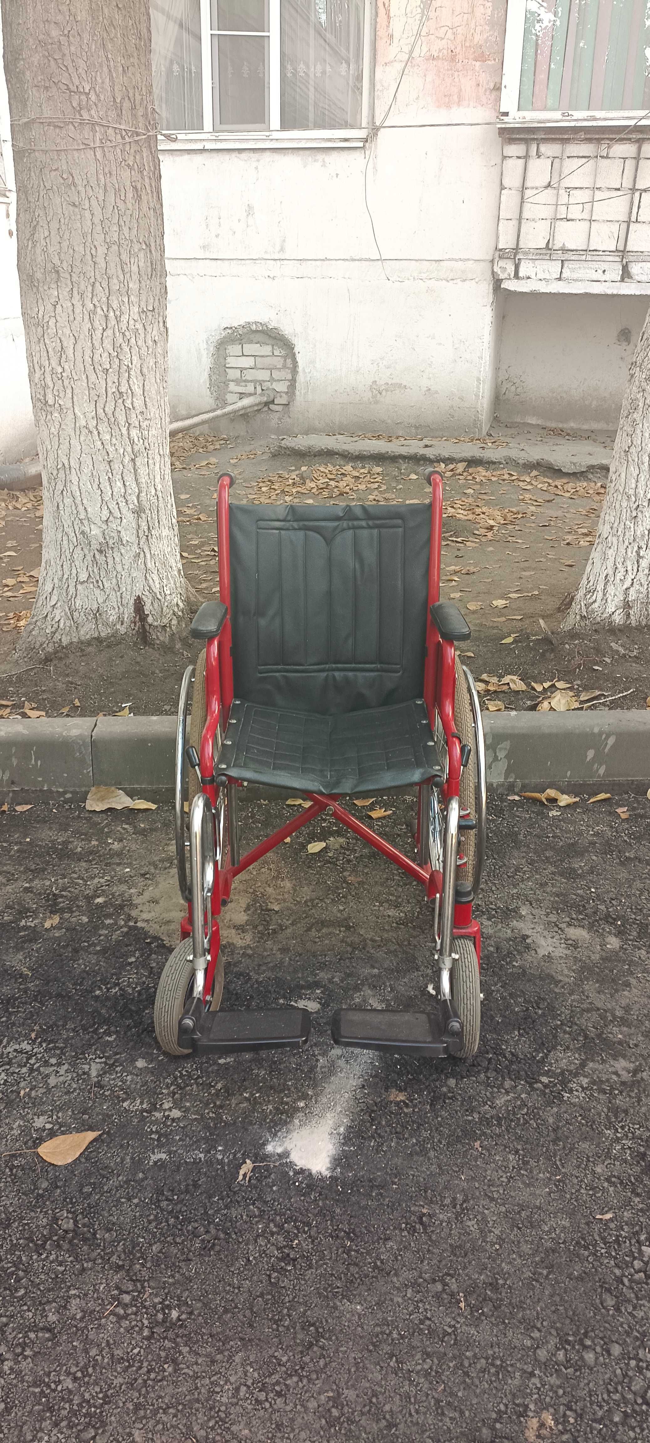 Продам инвалидную коляску в хорошем состоянии.