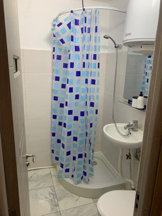 Inchiriez garsoniera!