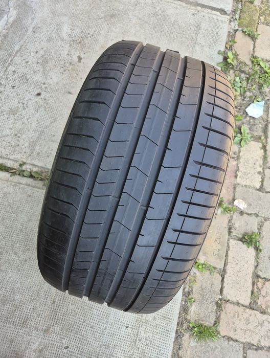 O bucată 285/40 R19 vară - una Pirelli