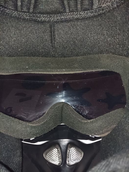 Каска за мотор чисто нова е не е носена и един път