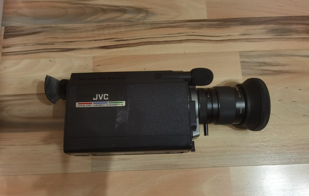 Cameră video colectie retro vintage JVC GX-66E anii 80 geanta metalica