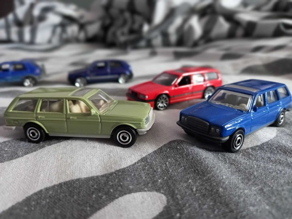 Mercedes w123 на Machbox, Toyota Tacoma Suntoys, Ertl Ford Mustang GT