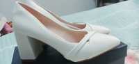 Белые туфли женские