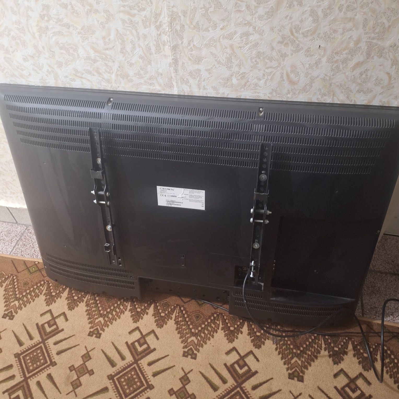 Crown - телевизор 40"