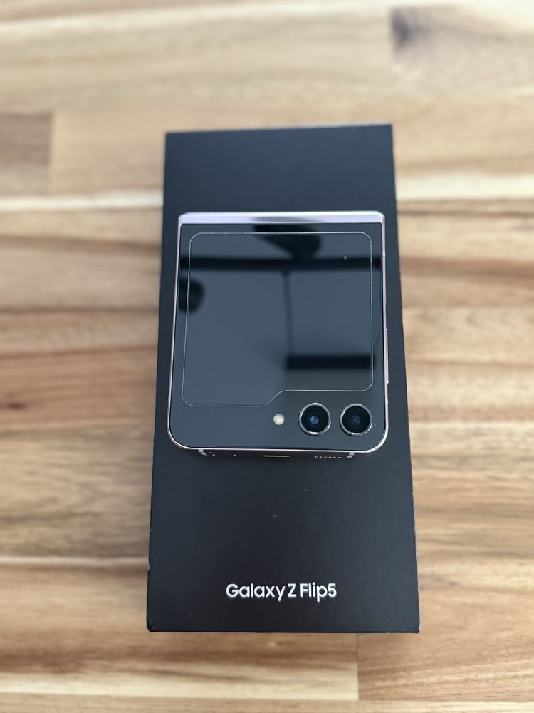 Samsung Galaxy Zflip5 Lavender