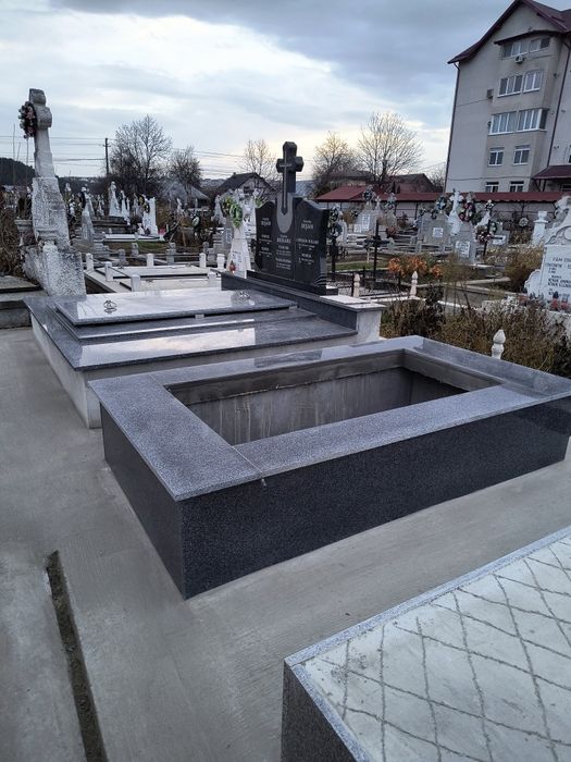 Vând cavou 2 locuri