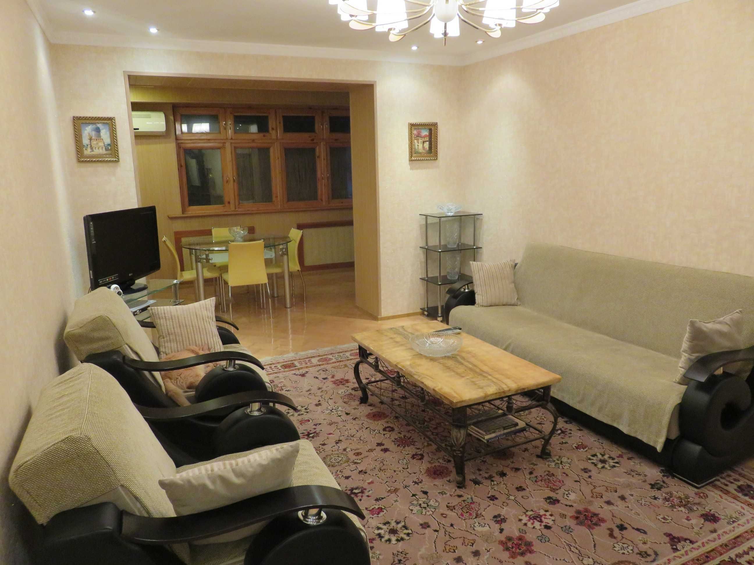 Rent 3-room apartment Oybek metro, Grand Mir hotel (former Russia)