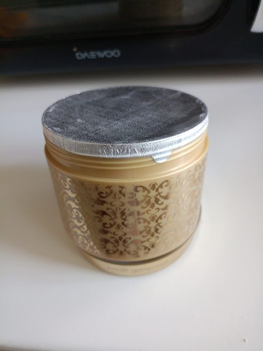 Vând crema de corp de lux, produs de calitate superioara.