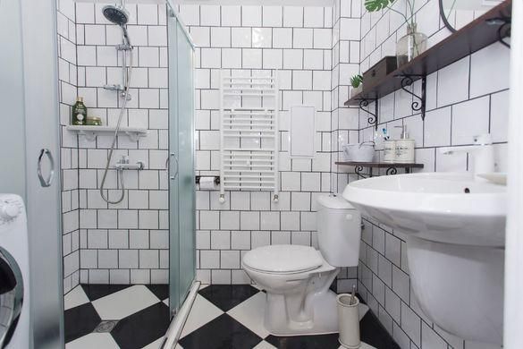 Дава се под наем Тристаен апартамент в София, Център - 70 кв.м за 1100 € - Снимка #2