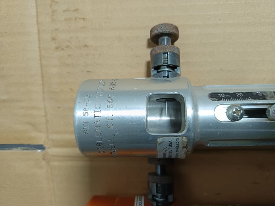 Set unelte de mana pt dezizolare cablu electric