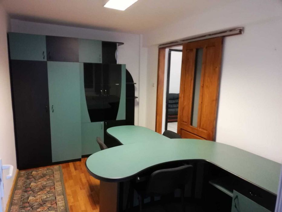 Dau în chirie ap 3 camere în Piața 1 Decembrie, mobilat și utilat