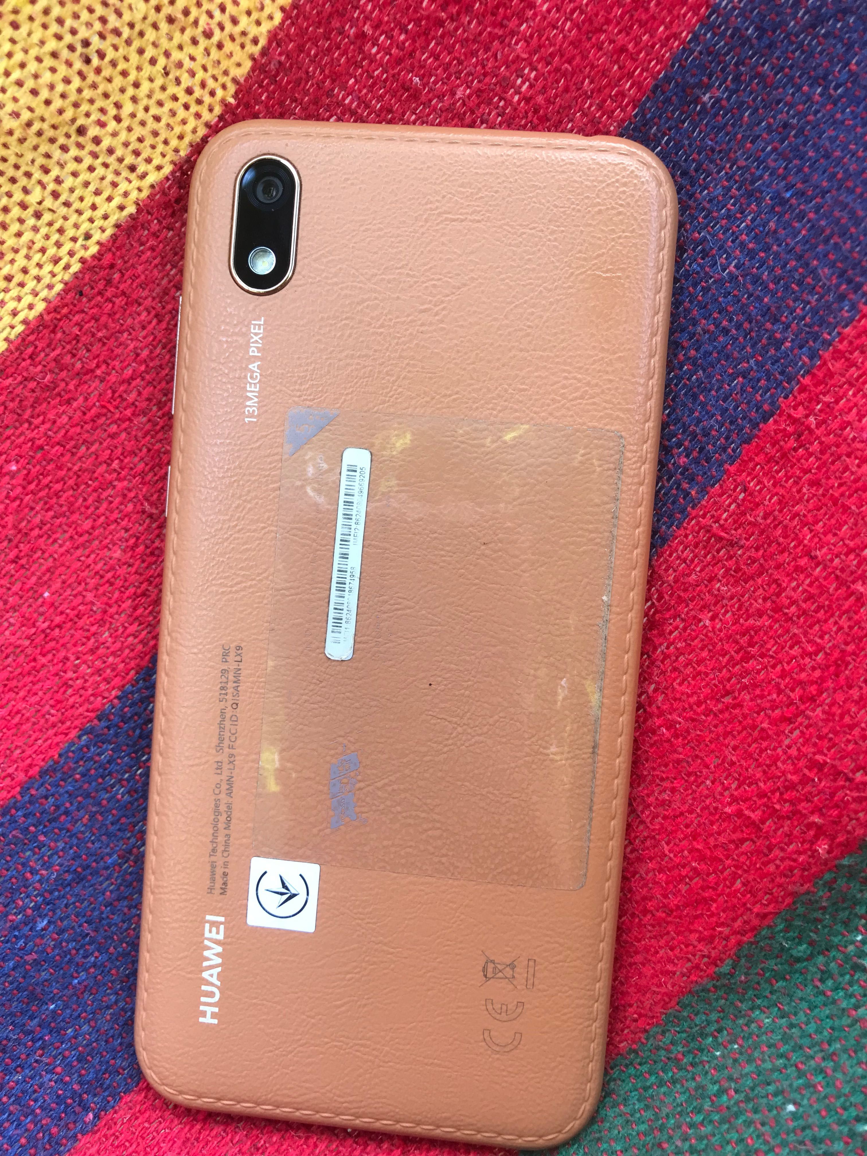 Vând telefon HUAWEI