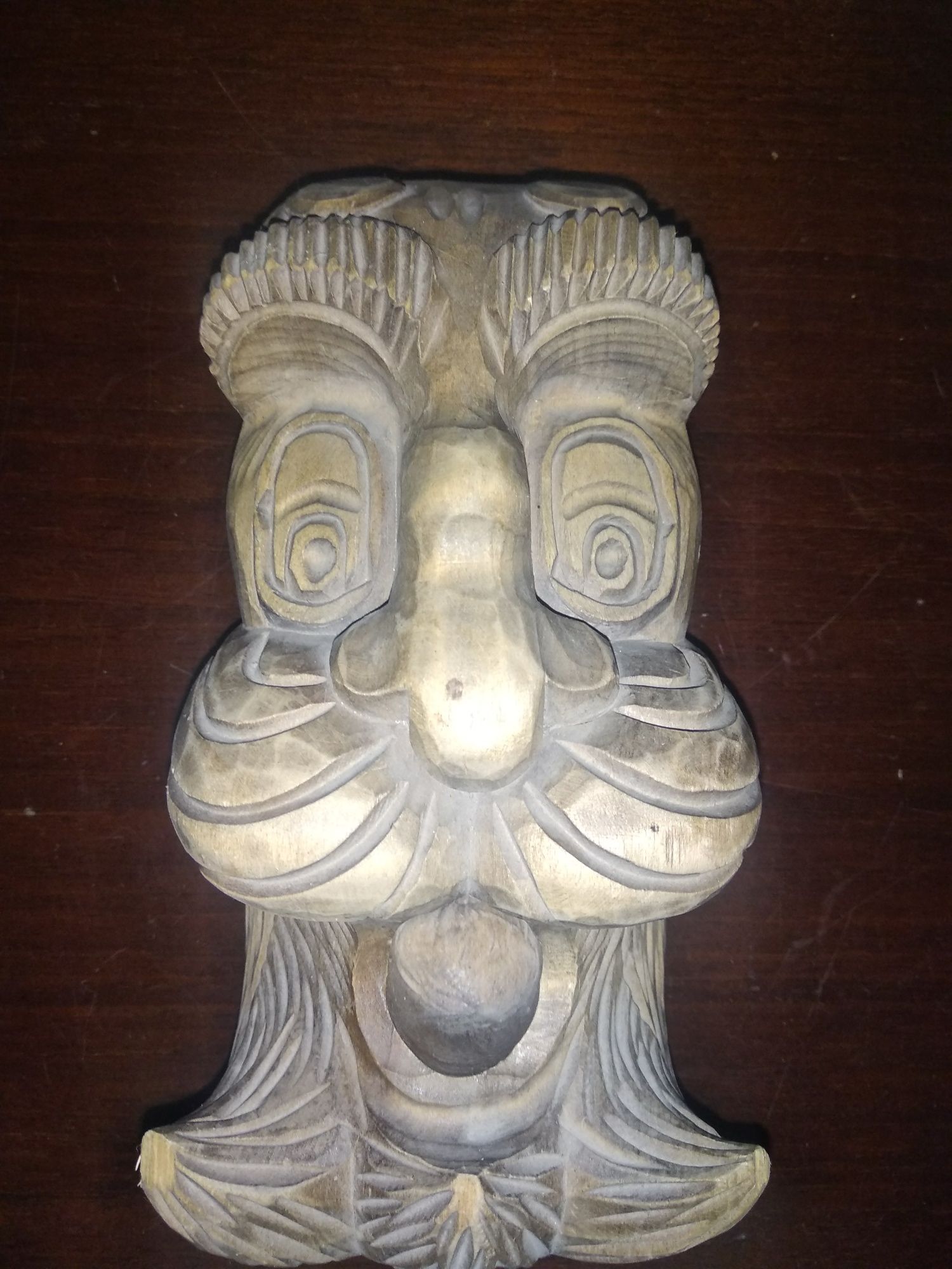 Декоративная маска из дерева